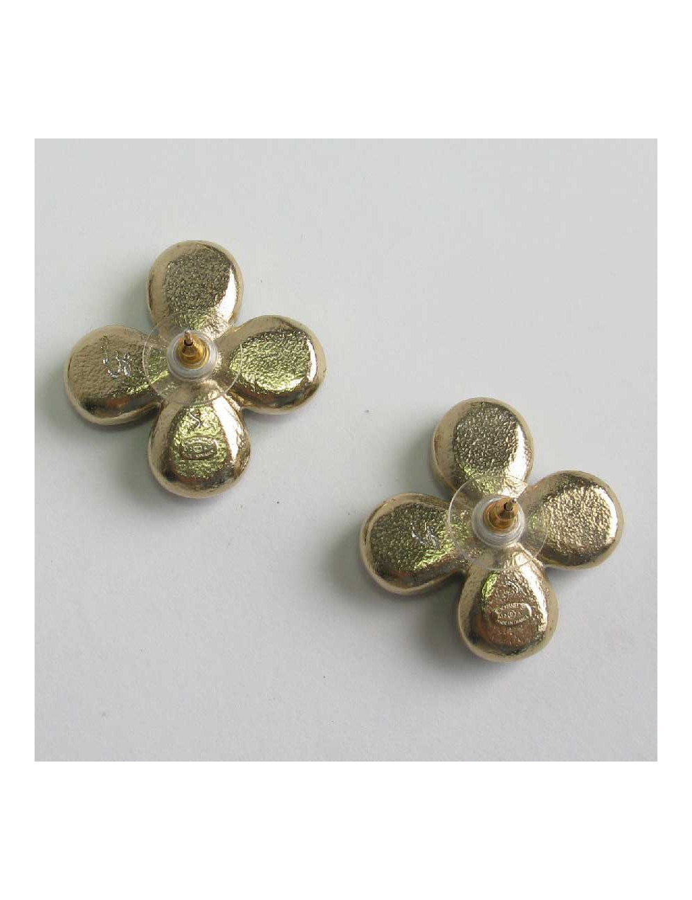 CHANEL clover stud earrings 'Paris Edinburgh' in gilt metal and multicolored tweed 