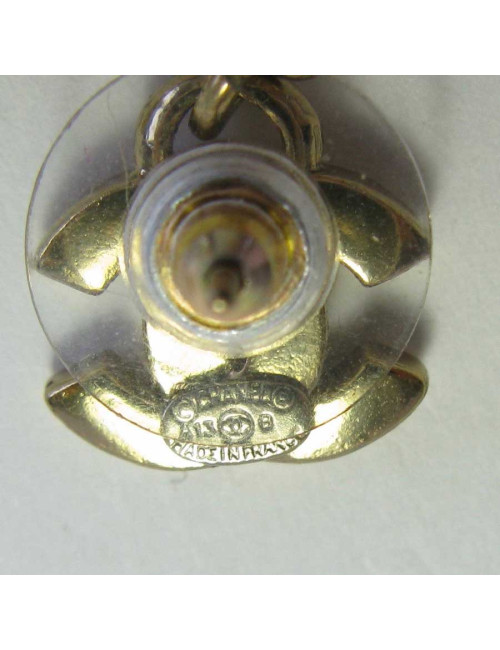 Boucles d'oreille clous CHANEL avec perles nacrées et roses