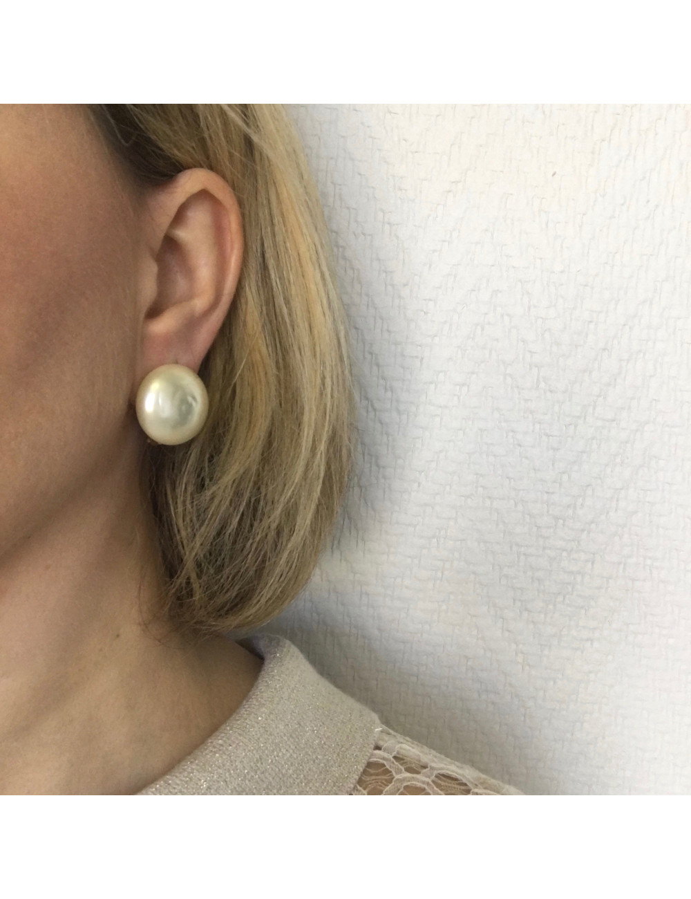 CHANEL Couture clip-on earrings in pearly molten glass