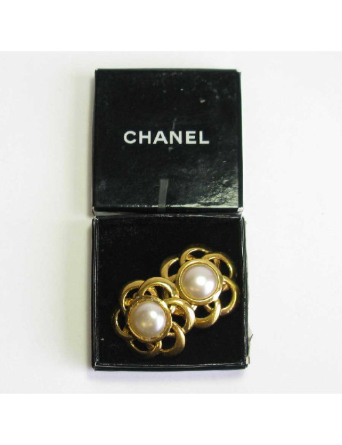 CHANEL Couture Vintage clip-on earrings in gilt metal and pearl
