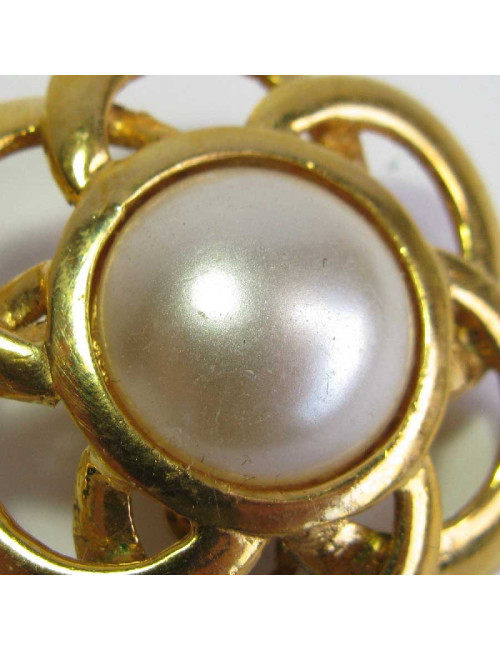 CHANEL Couture Vintage clip-on earrings in gilt metal and pearl