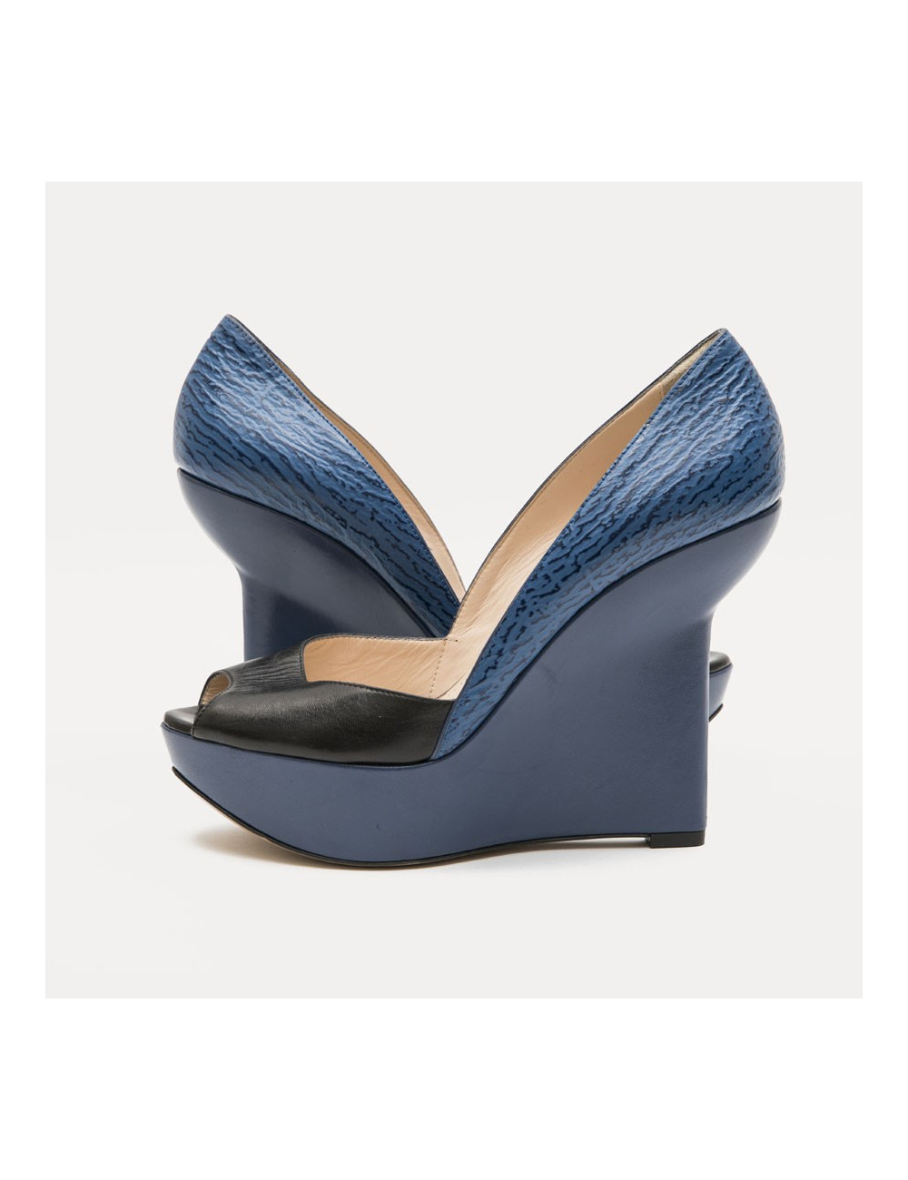 Escarpins compensés T39 BALLY cuir bicolore bleu et noir