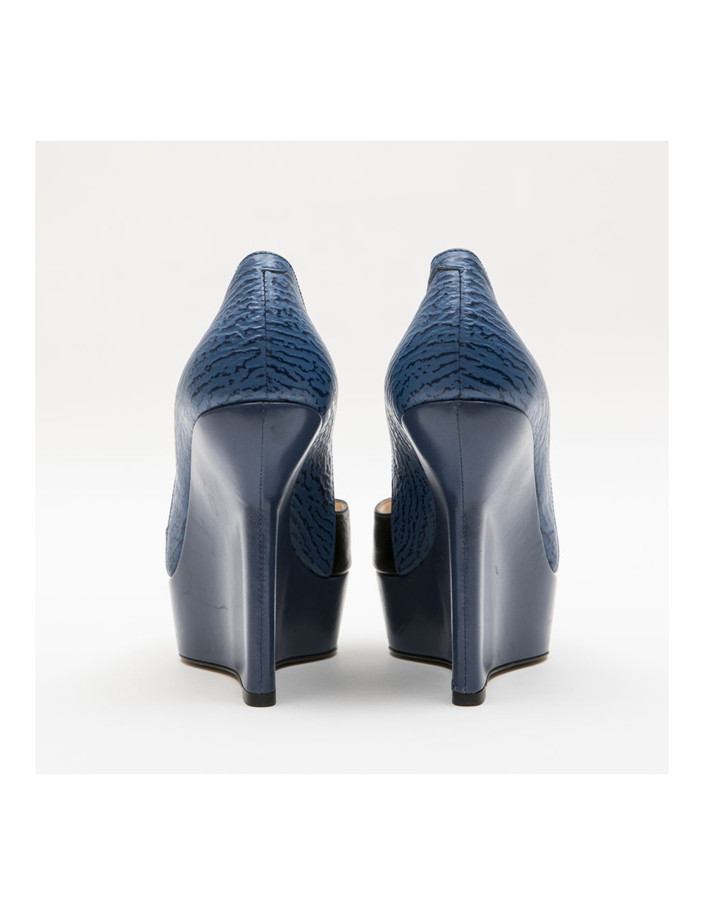 Escarpins T39 BALLY cuir bicolore bleu et noir