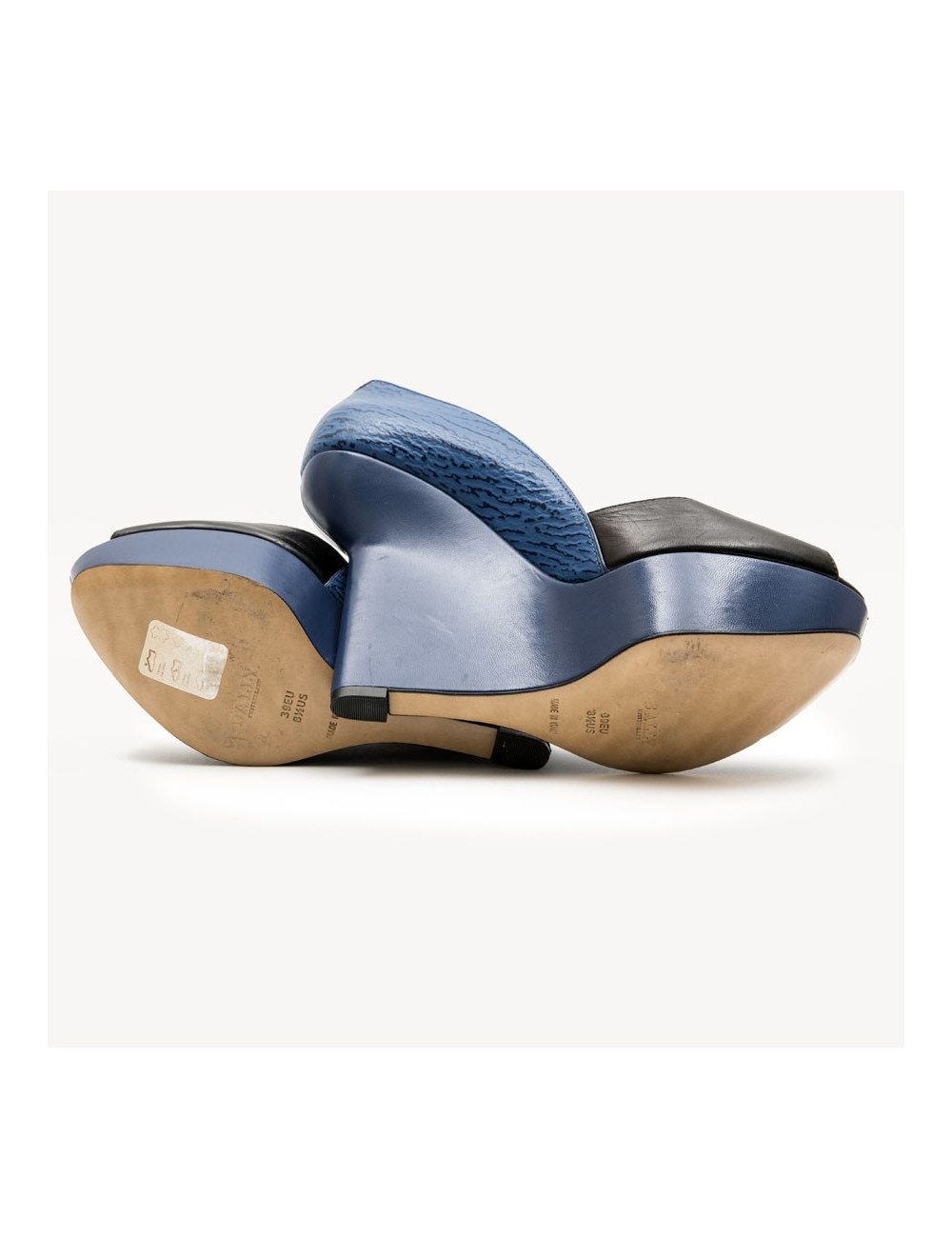 Escarpins compensés T39 BALLY cuir bicolore bleu et noir