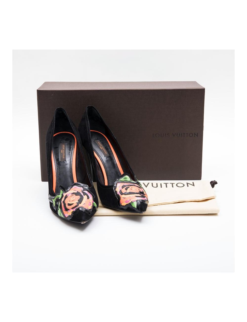 Escarpins T 39 LOUIS VUITTON en veau velours noir 