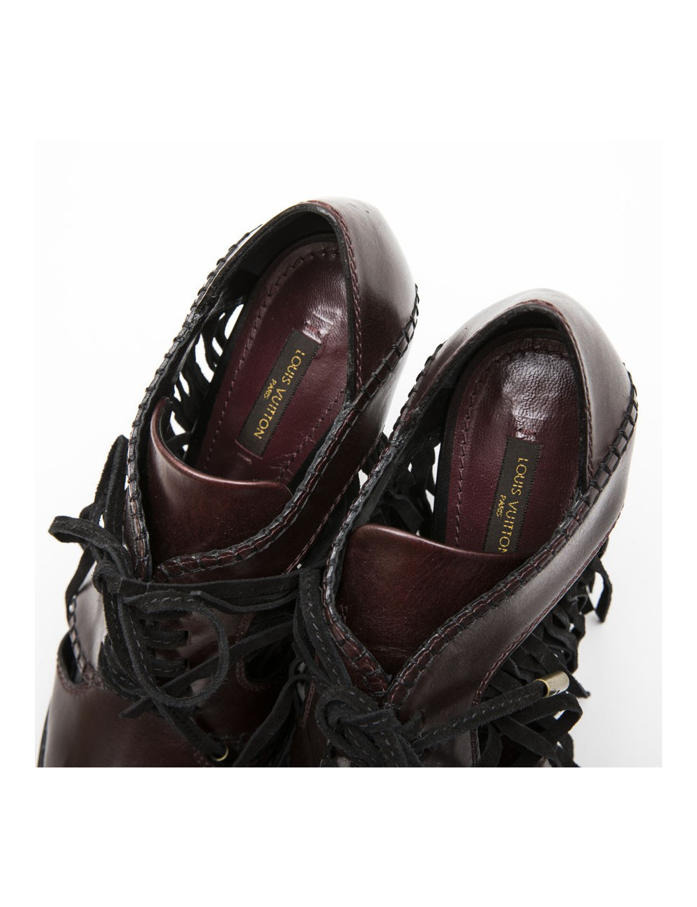 Sandales Hautes T 39 LOUIS VUITTON en cuir prune et franges noires