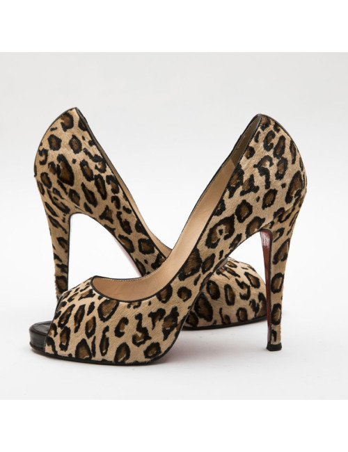 Escarpins T 39 CHRISITAN LOUBOUTIN effet léopard