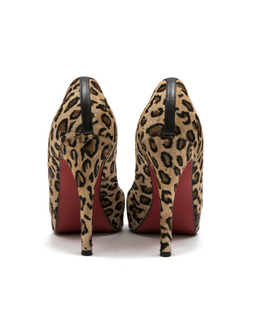 Escarpins T 39 CHRISITAN LOUBOUTIN effet léopard
