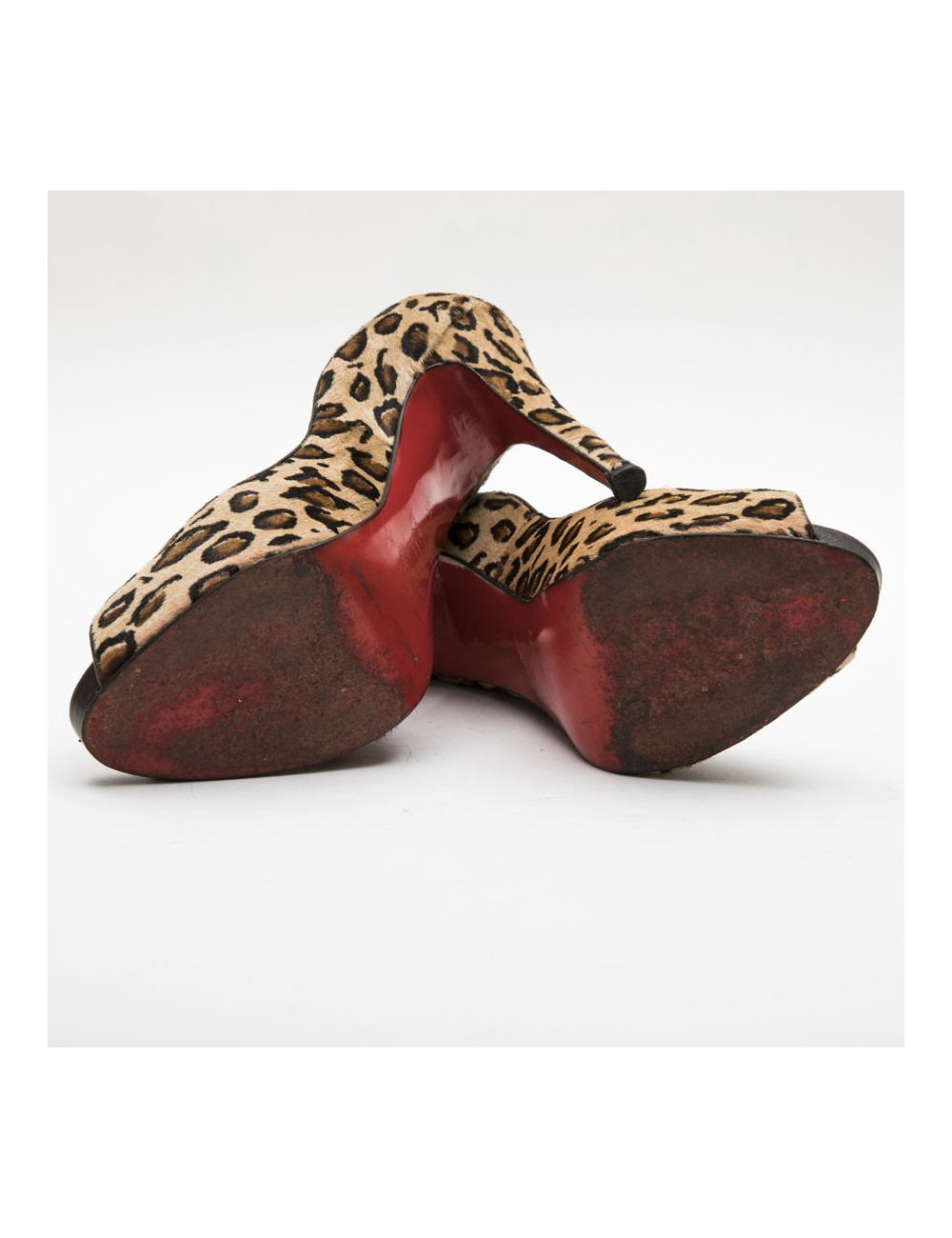 Escarpins T 39 CHRISITAN LOUBOUTIN effet léopard