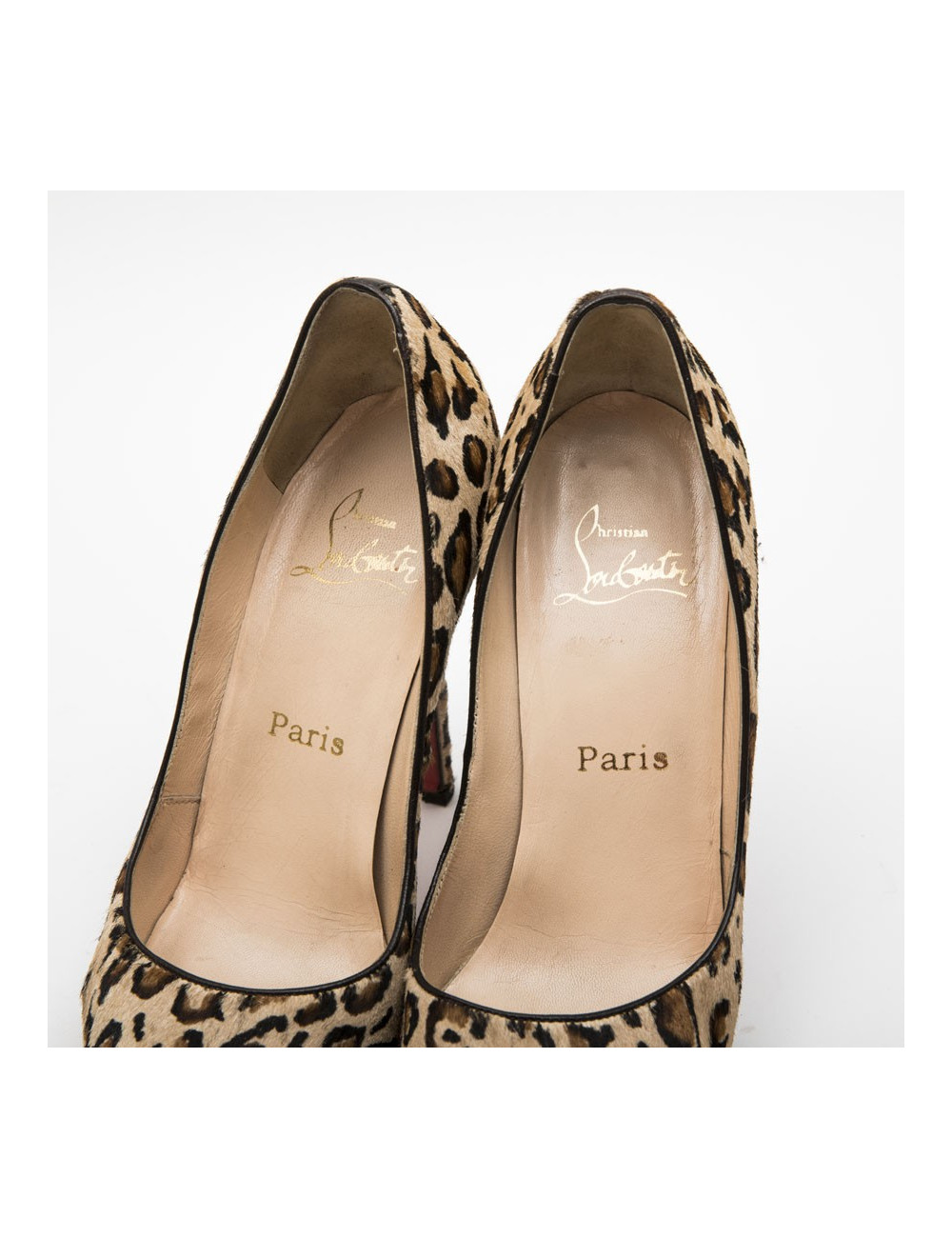 Escarpins T 39 CHRISITAN LOUBOUTIN effet léopard