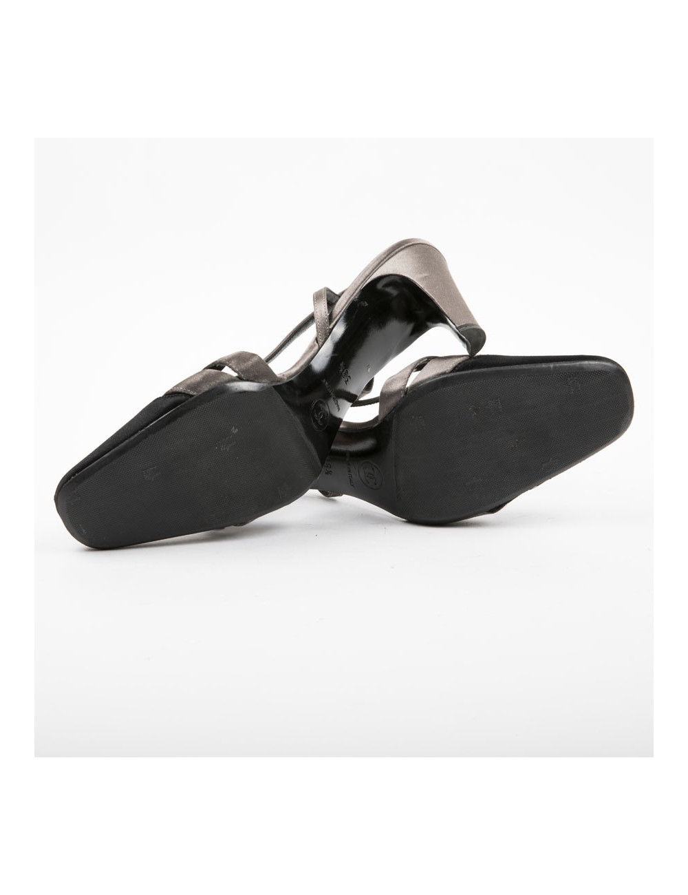 Escarpins T 38.5 CHANEL bicolores