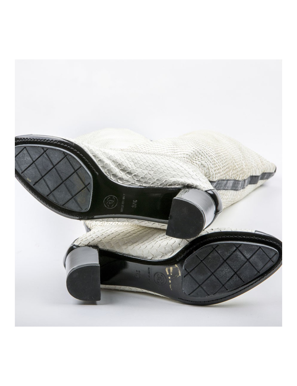 Cuissardes T 37 CHANEL en python blanc