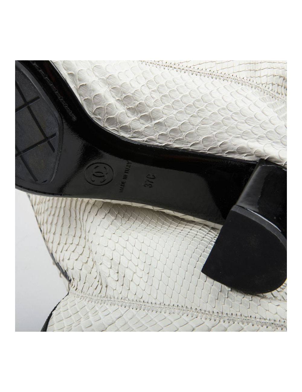 Cuissardes T 37 CHANEL en python blanc