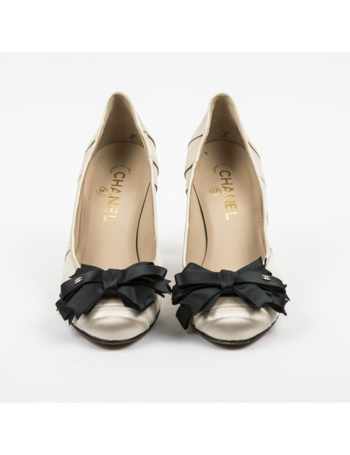 CHANEL high heels in beige and black duchess satin size 37.5FR