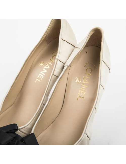 Escarpins T 37.5 CHANEL satin duchesse beige et noir