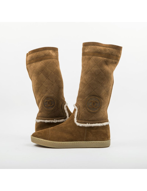 Bottes T 40  CHANEL en peau retournée camel