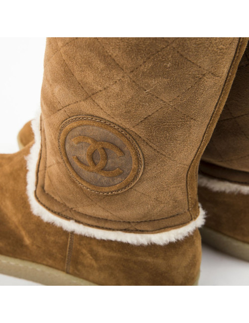 Bottes T 40  CHANEL en peau retournée camel
