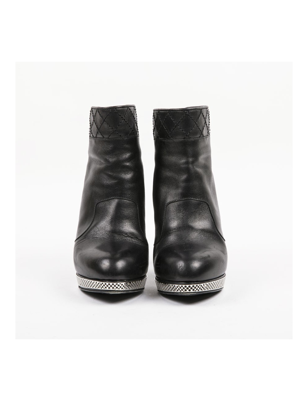 CHANEL boots Size 39.5 in black lambskin leather and palladium metal grille 