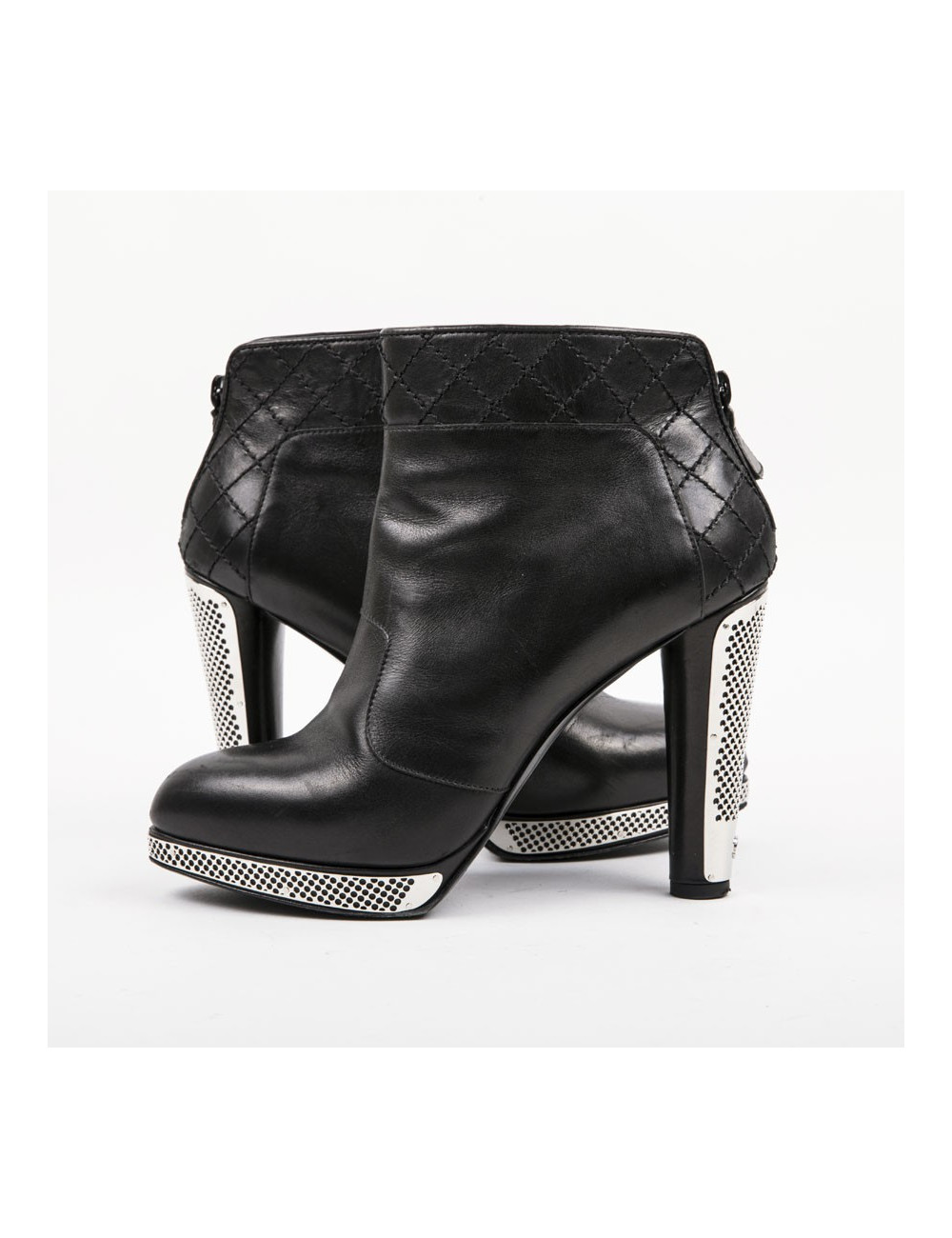CHANEL boots Size 39.5 in black lambskin leather and palladium metal grille 