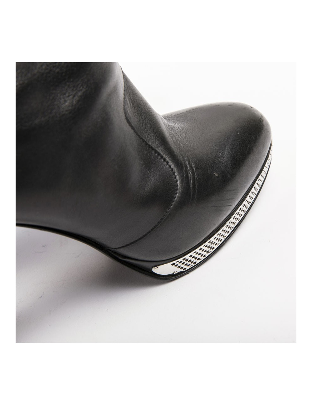 Boots T 39.5 CHANEL cuir d'agneau noir et grille argent palladié