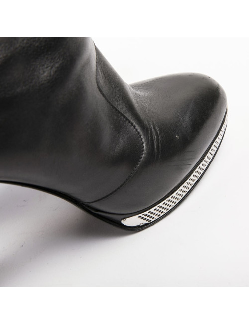Boots T 39.5 CHANEL cuir d'agneau noir et grille argent palladié