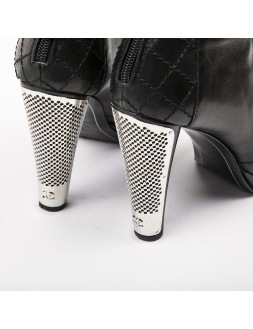 CHANEL boots Size 39.5 in black lambskin leather and palladium metal grille 