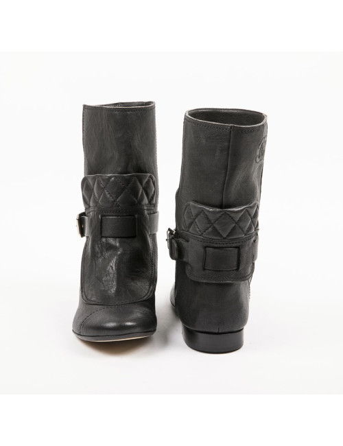 Boots T 37.5 CHANEL cuir de veau noir vieilli 