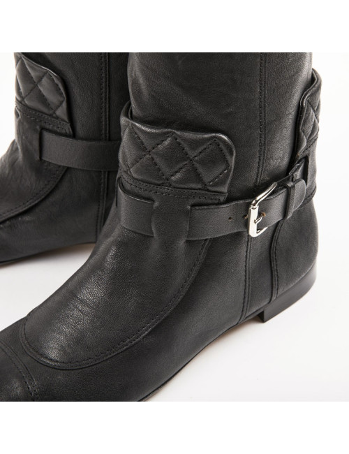 CHANEL boots size 37.5FR in Black aged leather