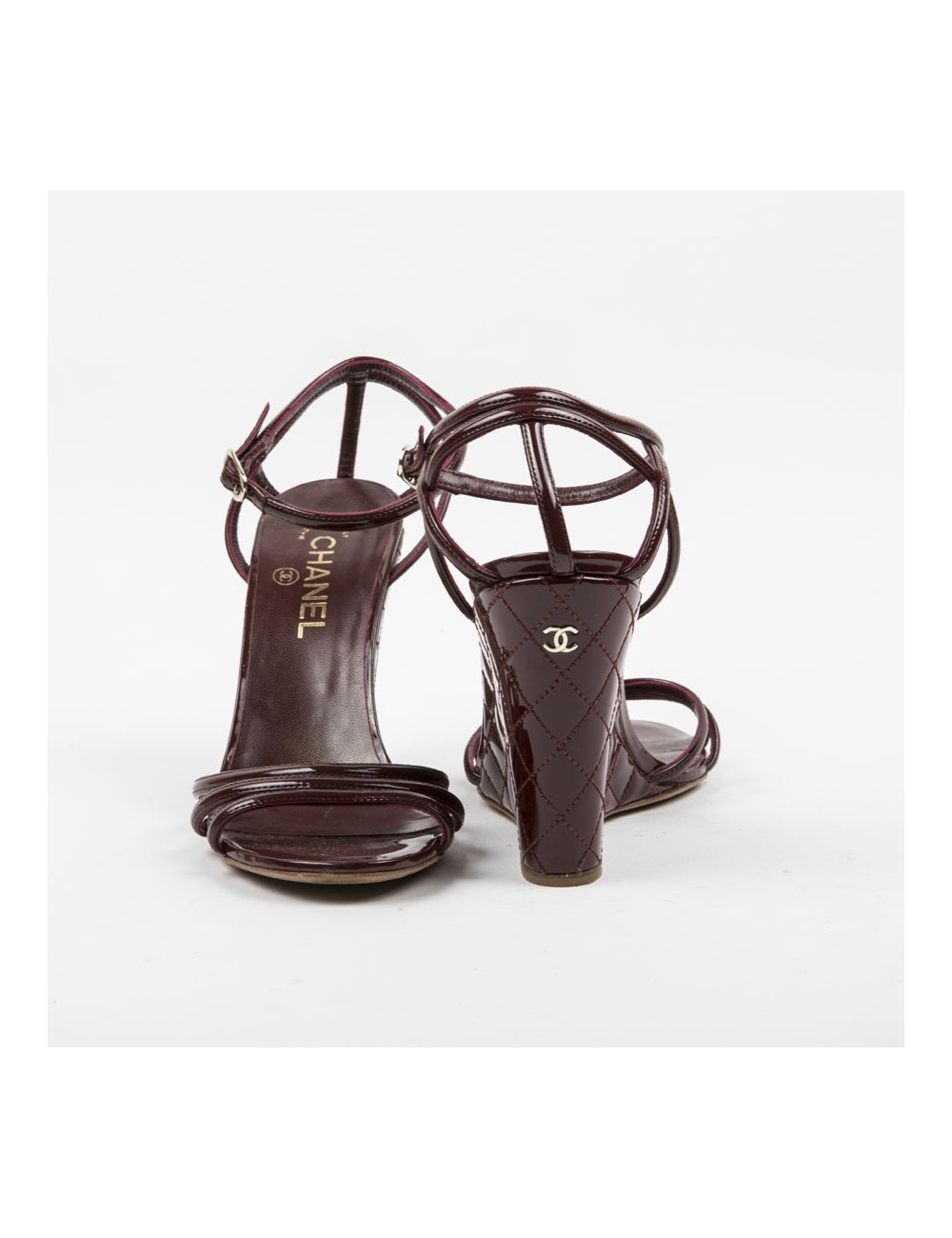 Sandales compensées T 40.5 CHANEL cuir matelassé verni bordeaux