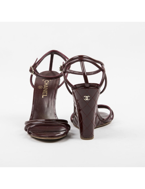 Sandales compensées T 40.5 CHANEL cuir matelassé verni bordeaux