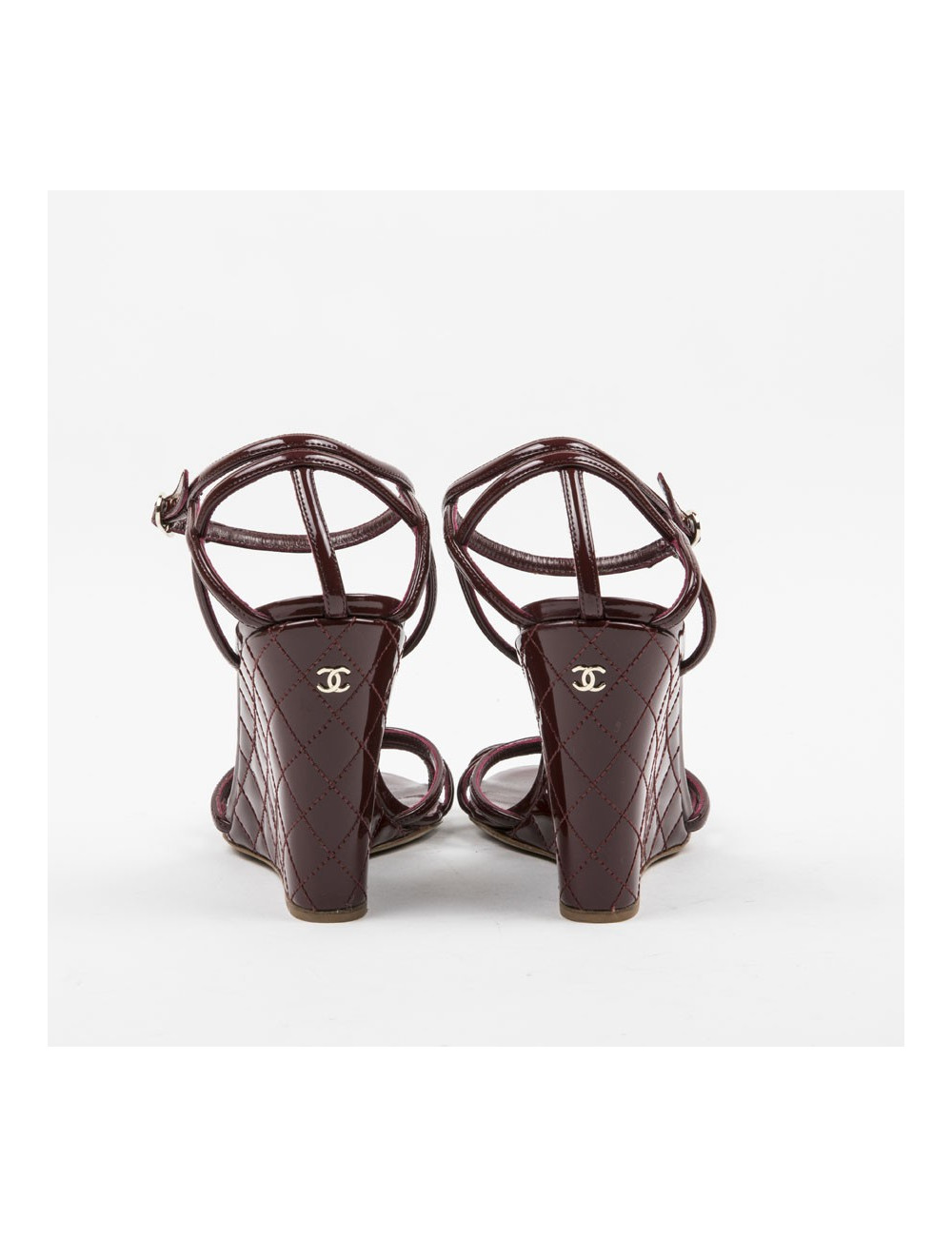 CHANEL wedge sandals in burgundy quilted patent leather size 40.5FR
