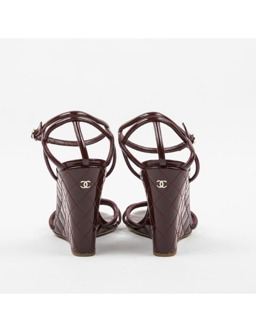 CHANEL wedge sandals in burgundy quilted patent leather size 40.5FR