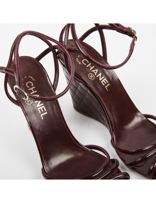 CHANEL wedge sandals in burgundy quilted patent leather size 40.5FR