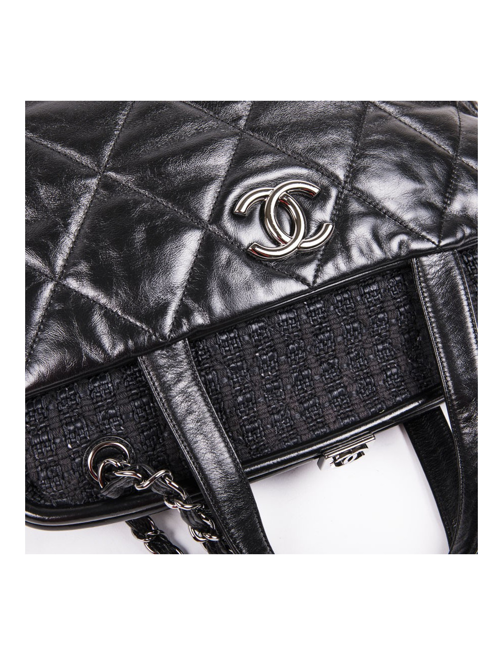 Sac CHANEL en cuir matelassé noir vieilli et tweed gris foncé
