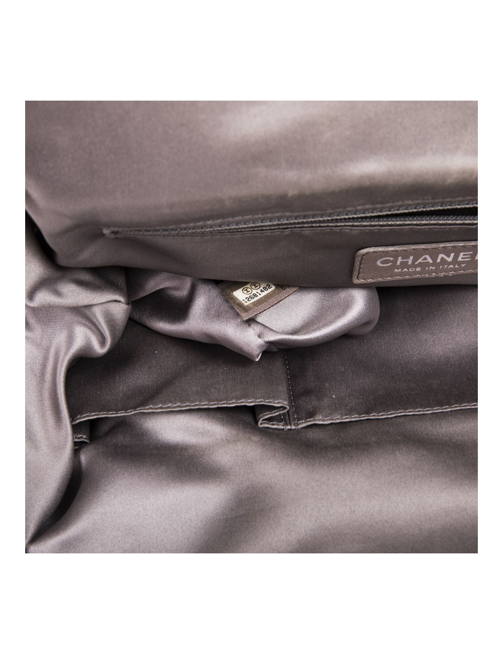 Sac CHANEL en cuir matelassé noir vieilli et tweed gris foncé