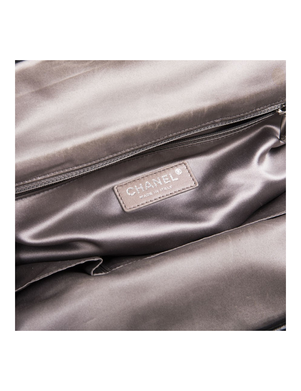 Sac CHANEL en cuir matelassé noir vieilli et tweed gris foncé