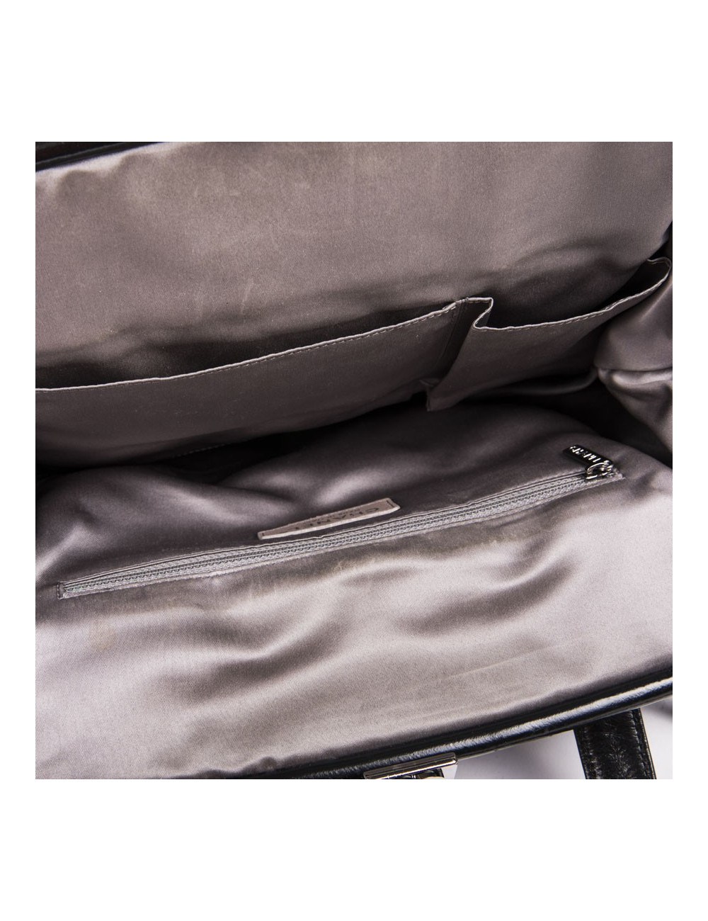 Sac CHANEL en cuir matelassé noir vieilli et tweed gris foncé