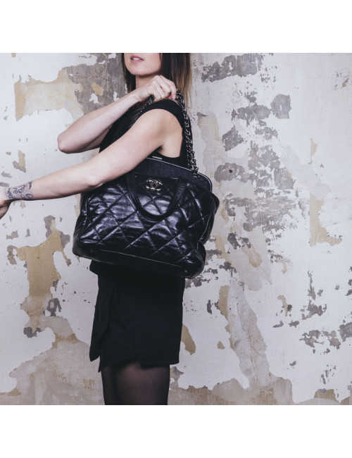 CHANEL Portobello bag in aged black quilted leather and dark gray tweed