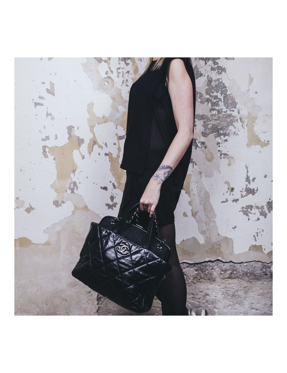 CHANEL Portobello bag in aged black quilted leather and dark gray tweed