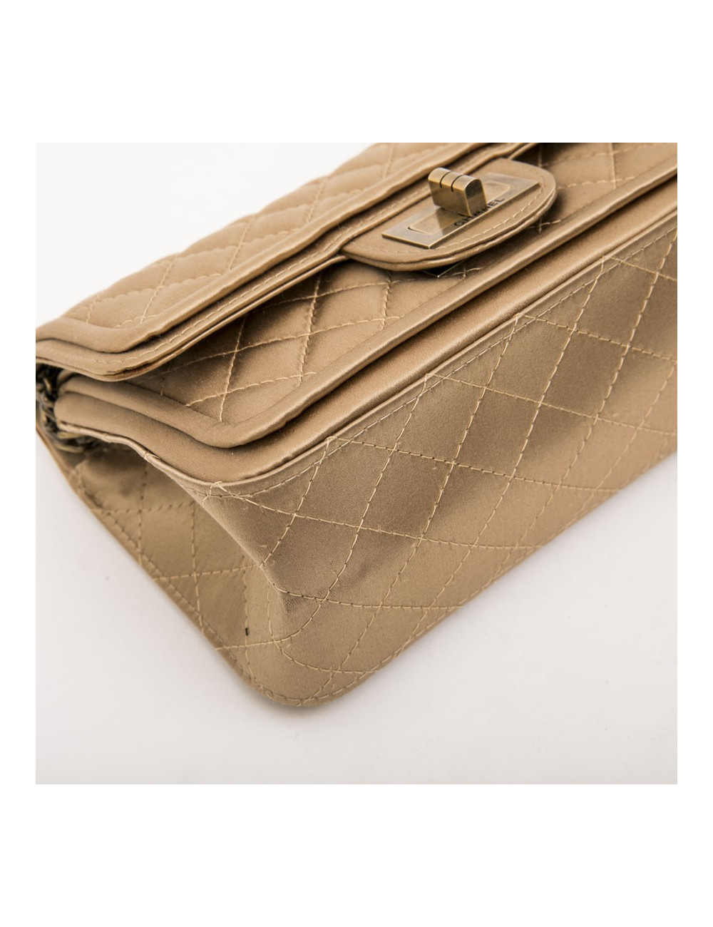 Sac CHANEL "Paris-Shanghai" satin duchesse doré