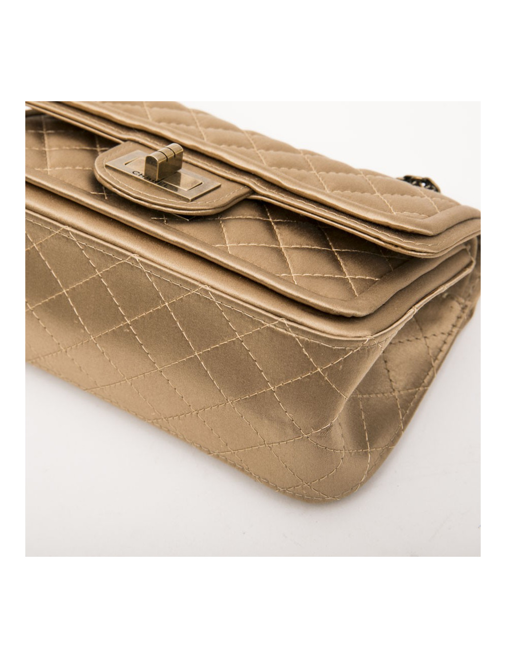 Sac CHANEL "Paris-Shanghai" satin duchesse doré