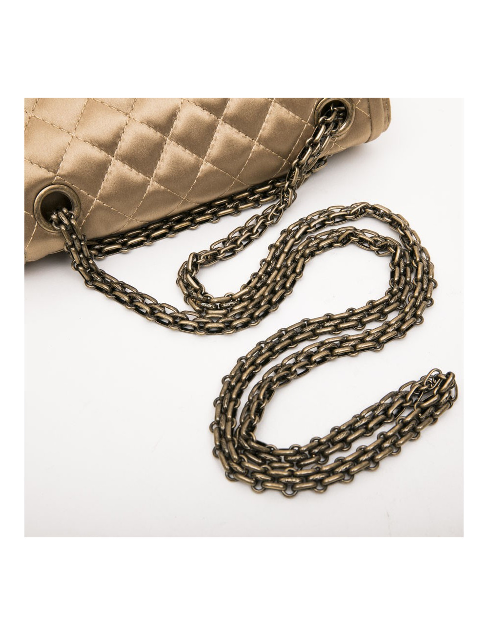 Sac CHANEL "Paris-Shanghai" satin duchesse doré