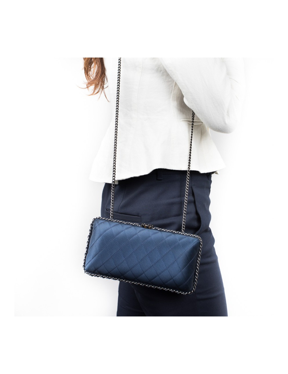 Sac minaudière CHANEL satin de soie bleu nuit