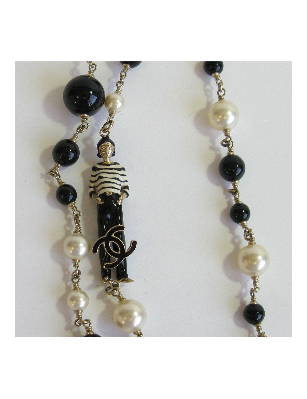 Sautoir multirangs CHANEL avec figurine  "coco Chanel"