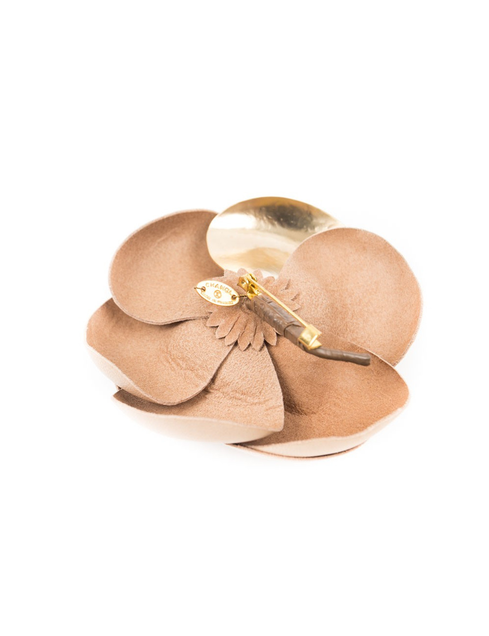 CHANEL vintage camellia brooch in beige leather and gilt metal