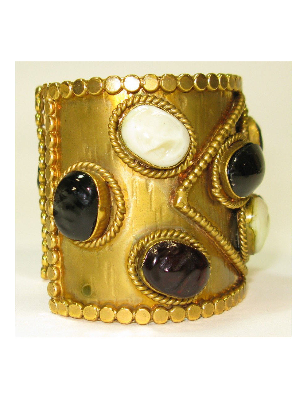 MARGUERITE de VALOIS Couture cuff bracelet in gilt metal and molten glass cabochons