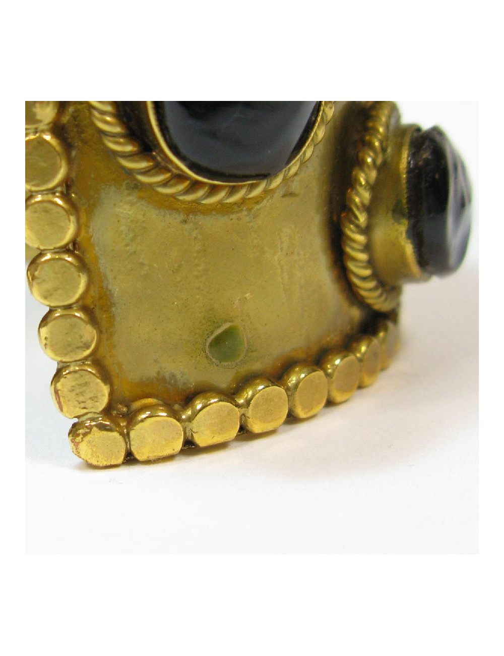 Manchette MARGUERITE de VALOIS Couture en métal doré et cabochons en pâte de verre