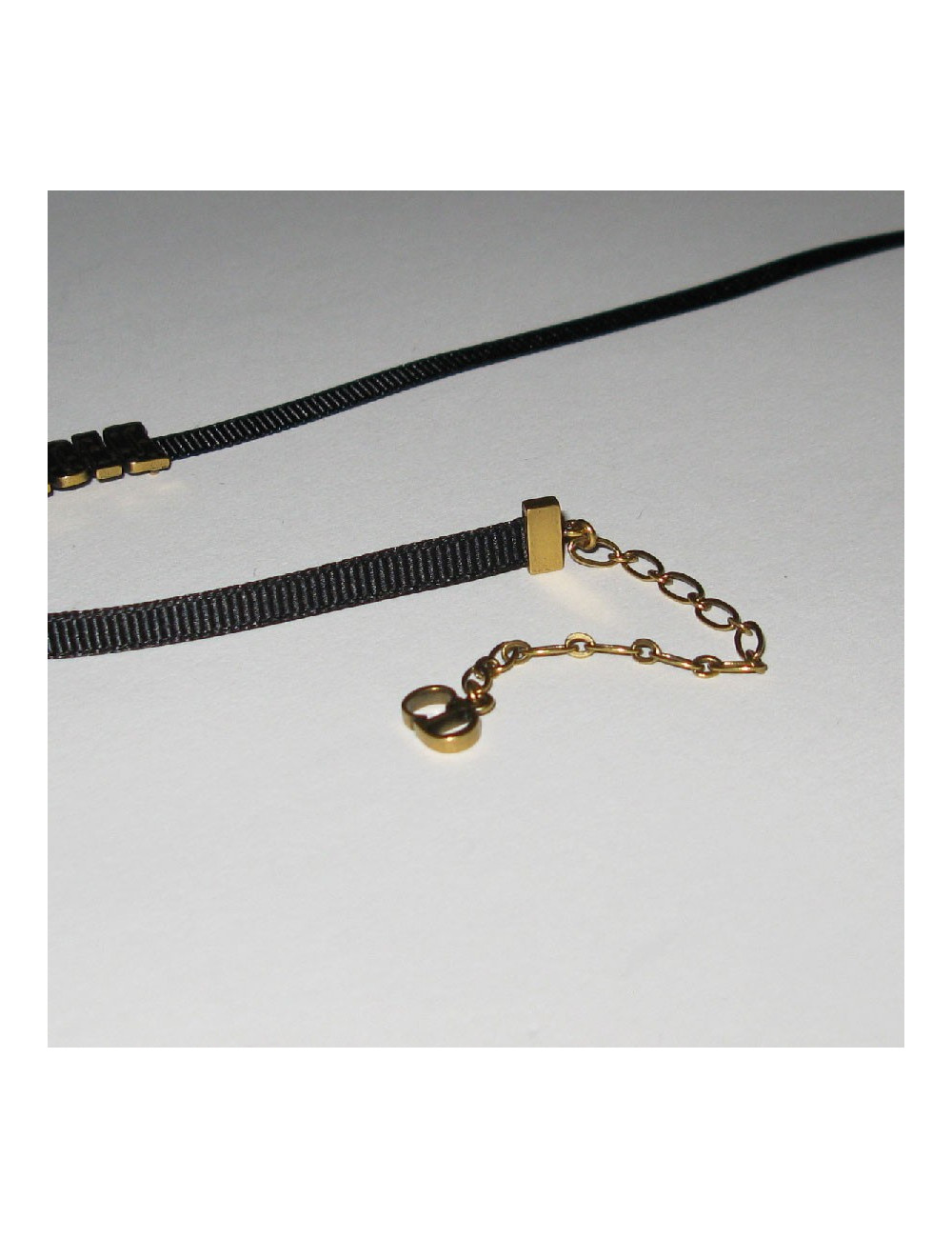 Collier "DIOR" ras de cou  en gros grain noir et métal doré