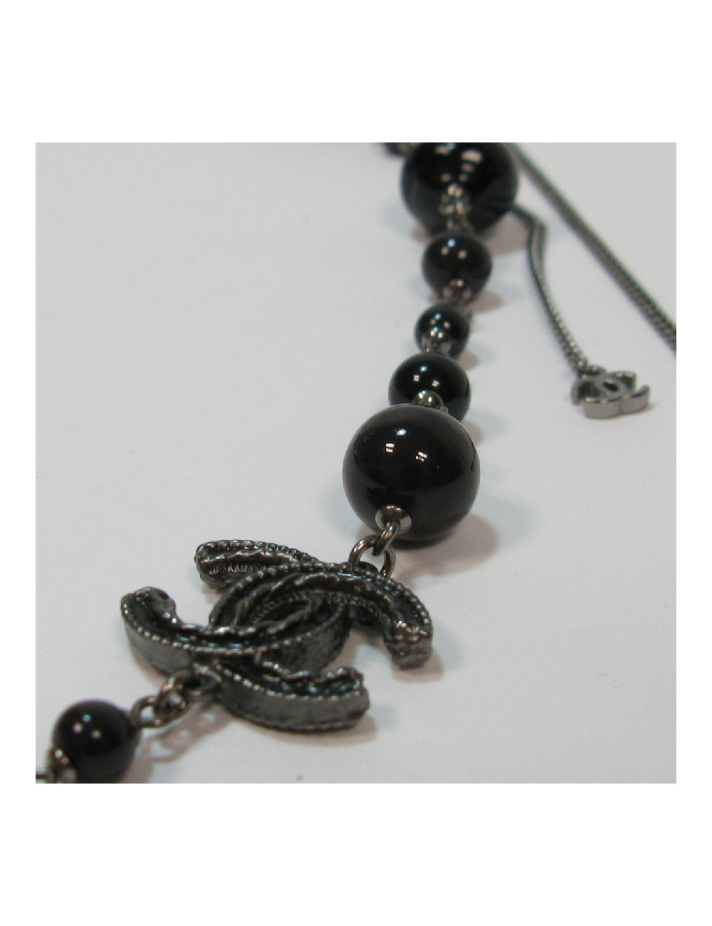 CHANEL black and dark gray pearls, CC and ruthenium chain