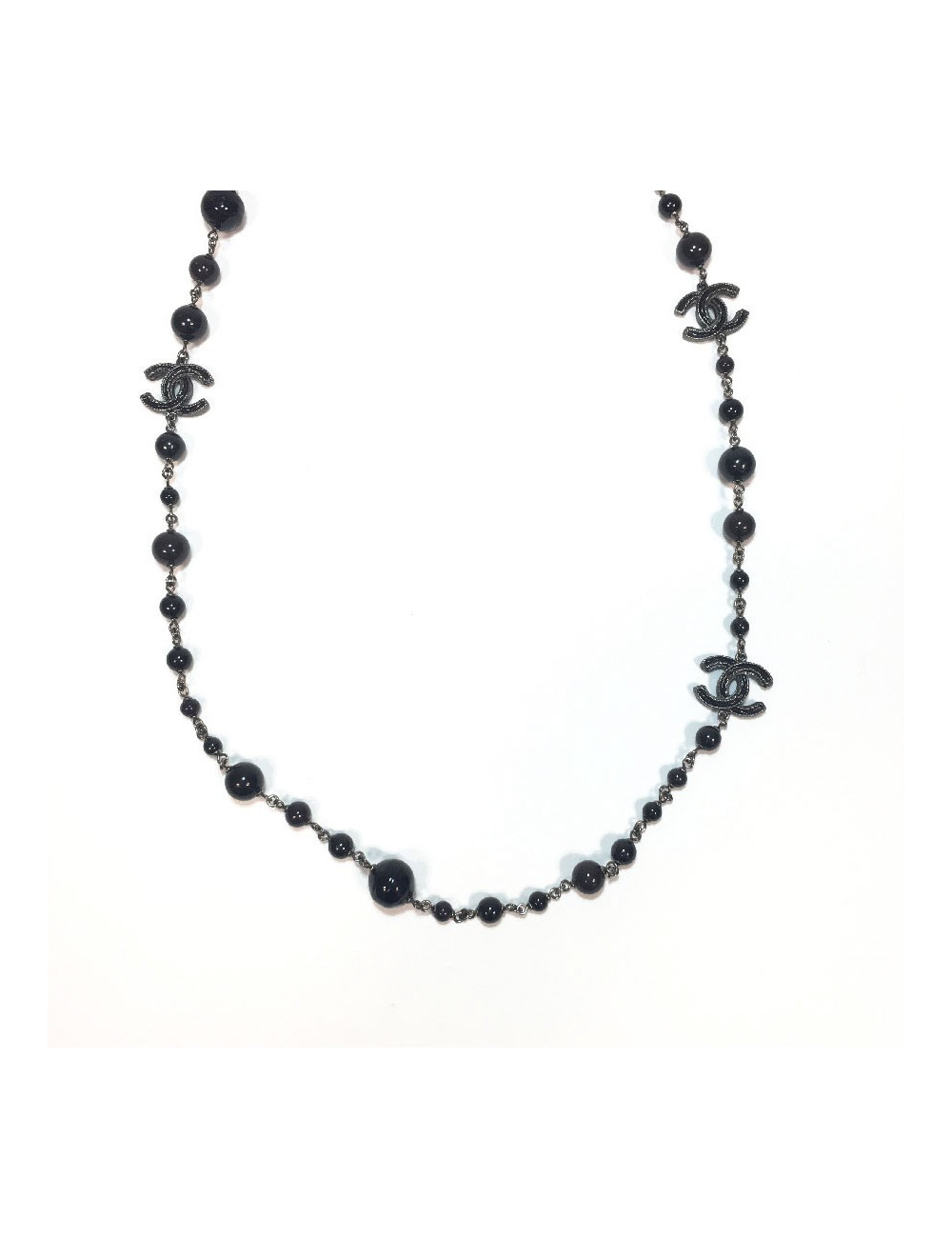 Sautoir CHANEL en perles noires, gris foncé